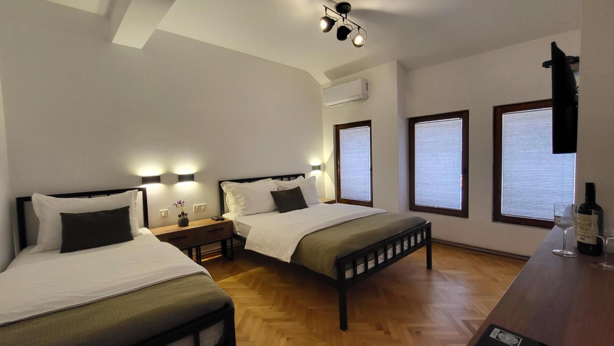 Grand Boutique Hotel Пристина Екстериор снимка